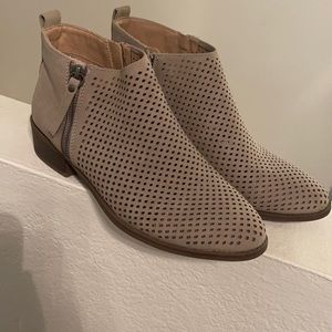 Time and tru heels, size 10 perfect condition.